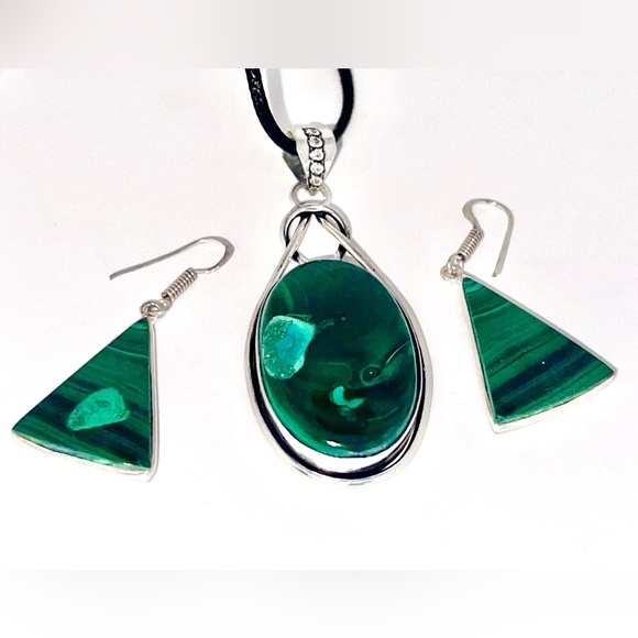 Malachite Pendant & Earrings Set - Picture 13 of 14